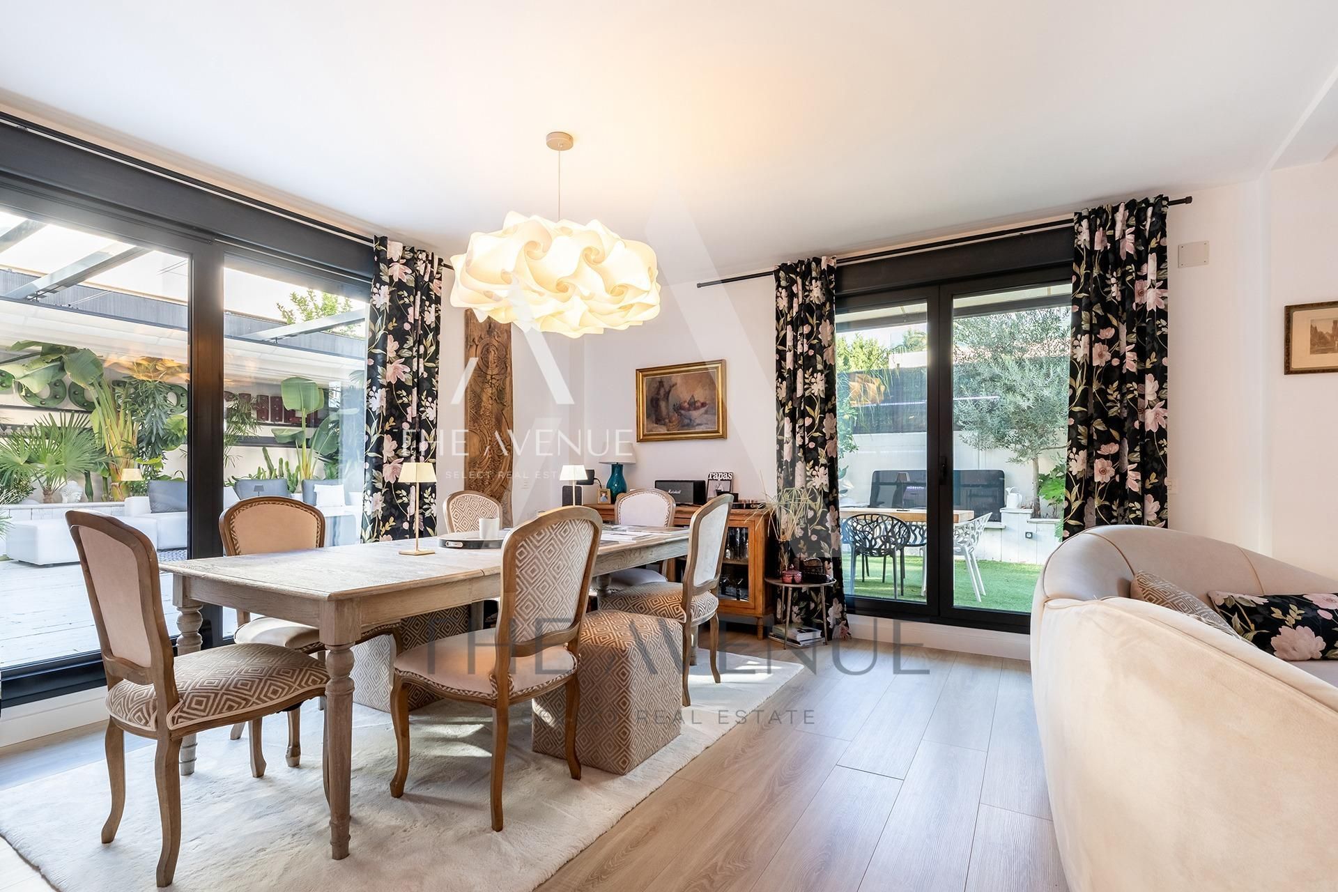 Menjador de Dúplex en venda en Boadilla del Monte amb Aire condicionat, Jardí privat i Traster