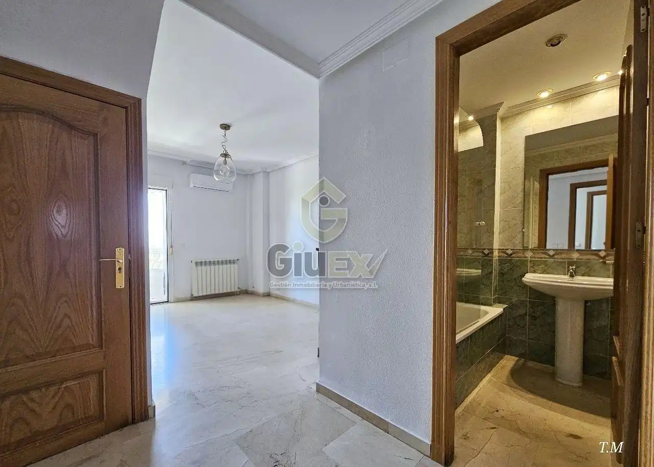 Dúplex de alquiler en Cáceres con Aire acondicionado, Calefacción y Terraza