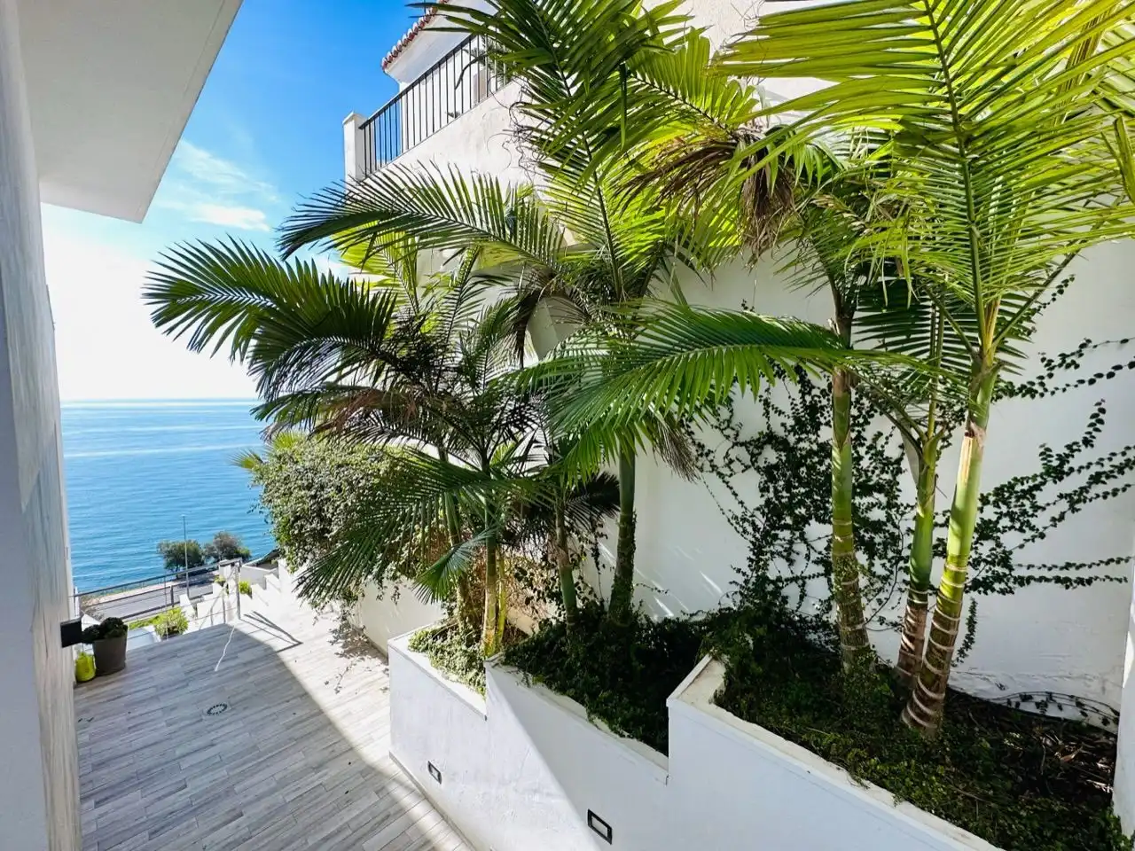 Terrassa de Casa o xalet en venda en Nerja amb Aire condicionat, Jardí privat i Traster