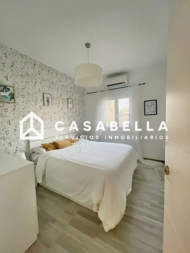 Bedroom of Flat for sale in Valencia  with Air Conditioner, Heating and Terrace