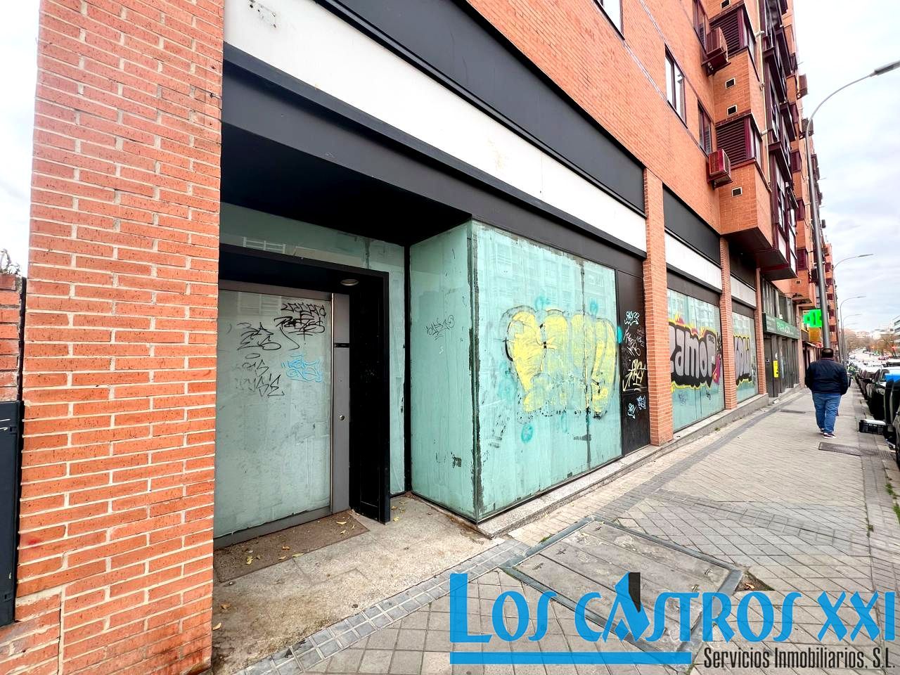 Vista exterior de Local en venda en  Madrid Capital amb Aire condicionat