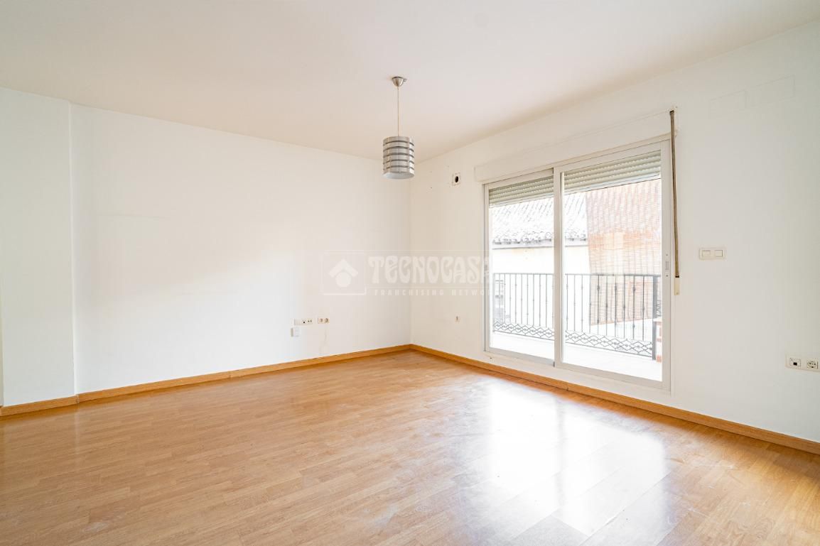 Dormitori de Pis en venda en Peligros amb Terrassa