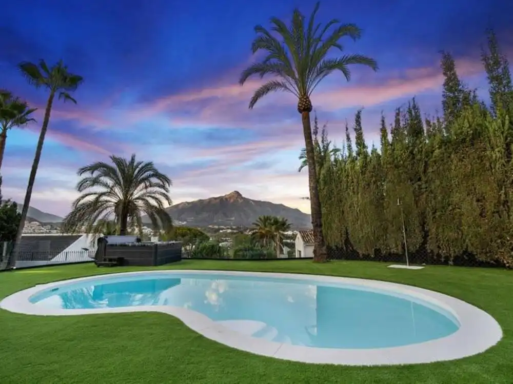 Garden of Houses for sale in Nueva Andalucía