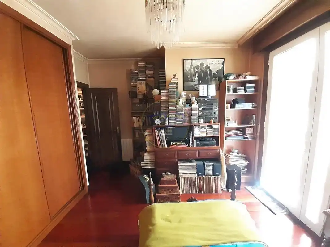 Dormitori de Pis en venda en Vigo  amb Calefacció, Terrassa i Traster
