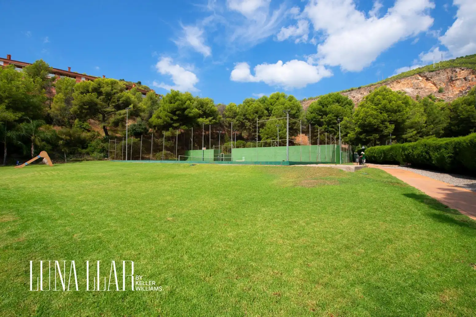 Garden of Attic for sale in Sitges  with Air Conditioner and Terrace