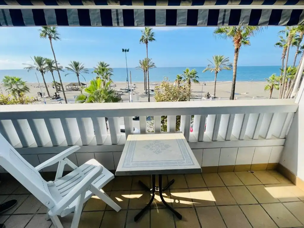 Außenansicht von Wohnung zum Verkauf in Torrox mit Klimaanlage, Terrasse und Möbliert