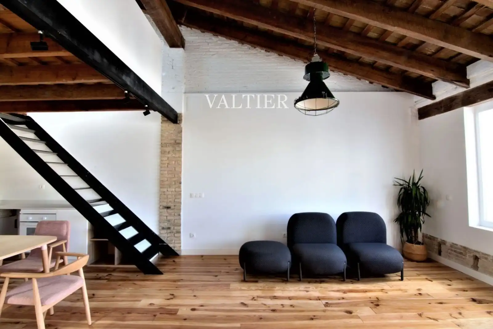 Living room of Duplexes for rent in  Valencia Capital  with Air Conditioner, Terrace and Storage room