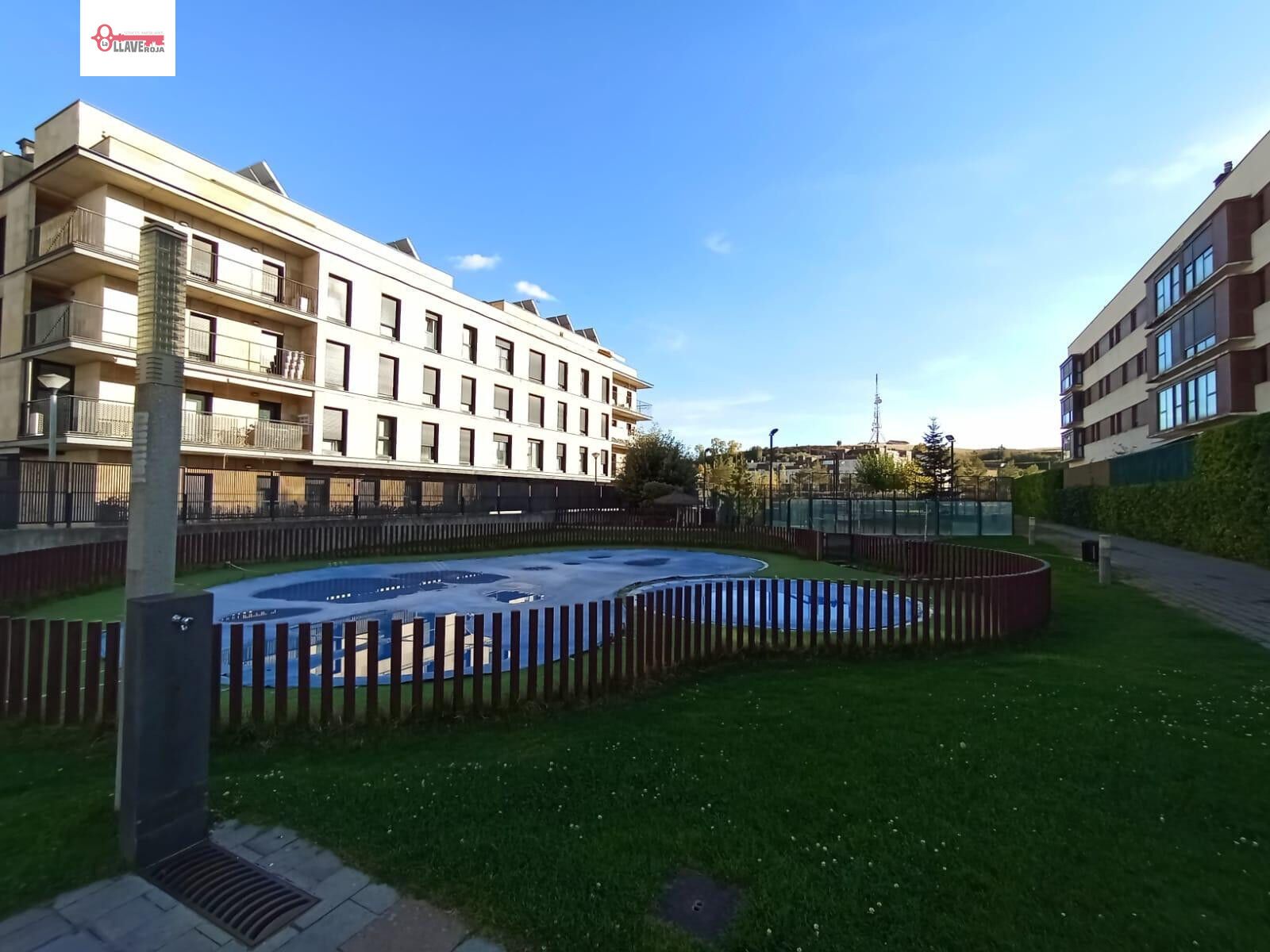 Piscina de Pis en venda en Burgos Capital amb Calefacció, Jardí privat i Parquet