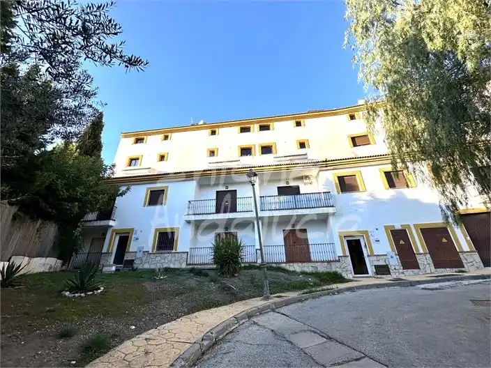 Vista exterior de Apartamento en venta en Alcaucín con Terraza y Piscina comunitaria