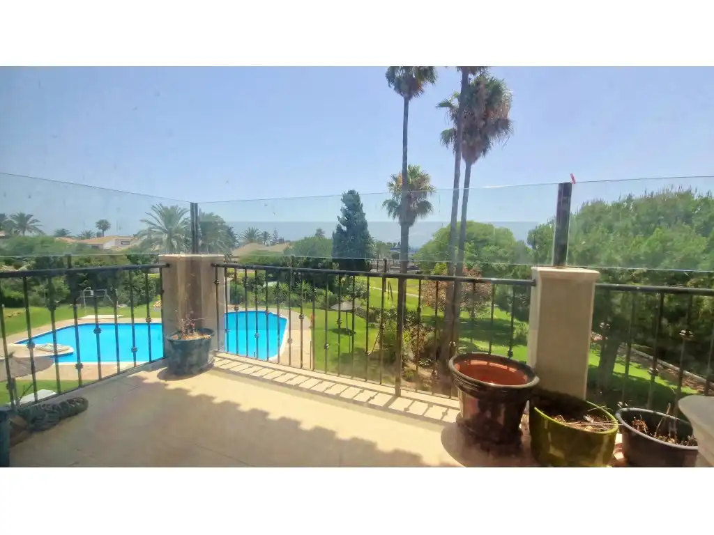 Piscina de Dúplex en venta en Estepona con Terraza y Piscina comunitaria
