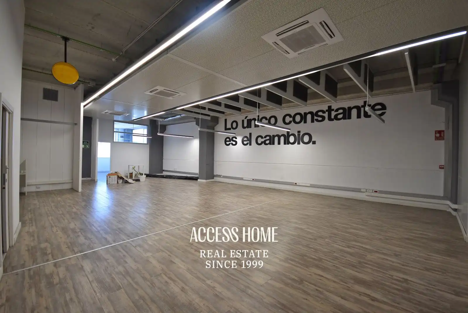 Office for sale in Badalona  with Air Conditioner and Heating