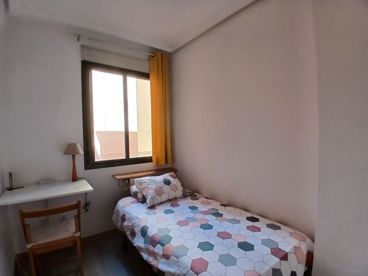 Bedroom of Flat to share in  Madrid Capital  with Air Conditioner, Heating and Private garden
