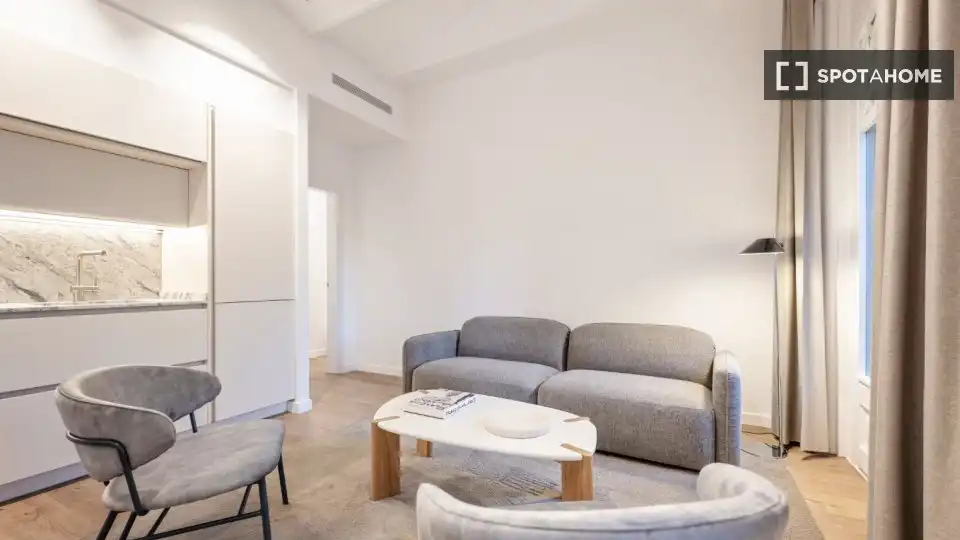 Piso con terraza en alquiler en Eixample, imagen 2