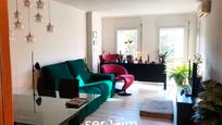 Living room of Flat for sale in Girona Capital  with Air Conditioner, Heating and Balcony