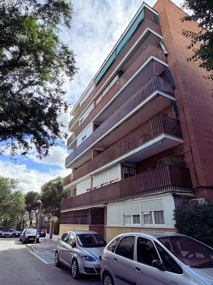 Vista exterior de Piso en venta en  Madrid Capital con Terraza