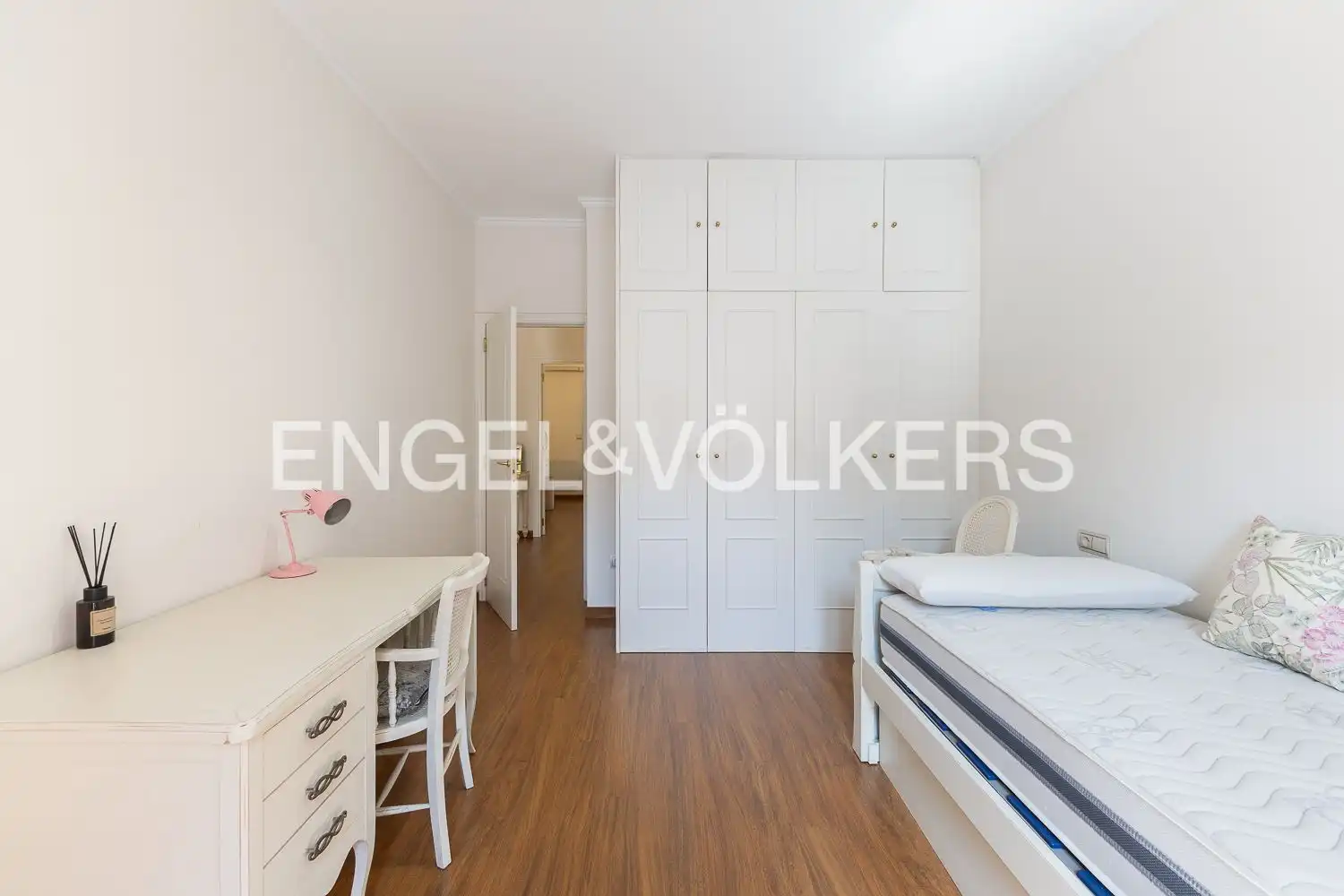 Habitación de Casa adosada en venta en Valencia con Aire acondicionado, Calefacción y Parquet