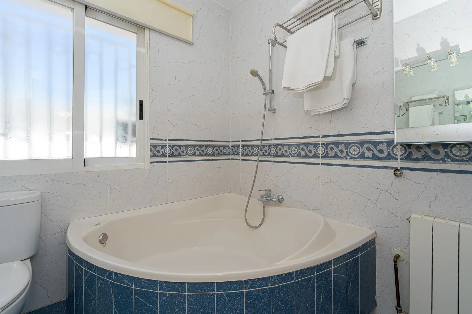 Baño de Casa o chalet en venta en La Nucia con Aire acondicionado, Calefacción y Jardín privado