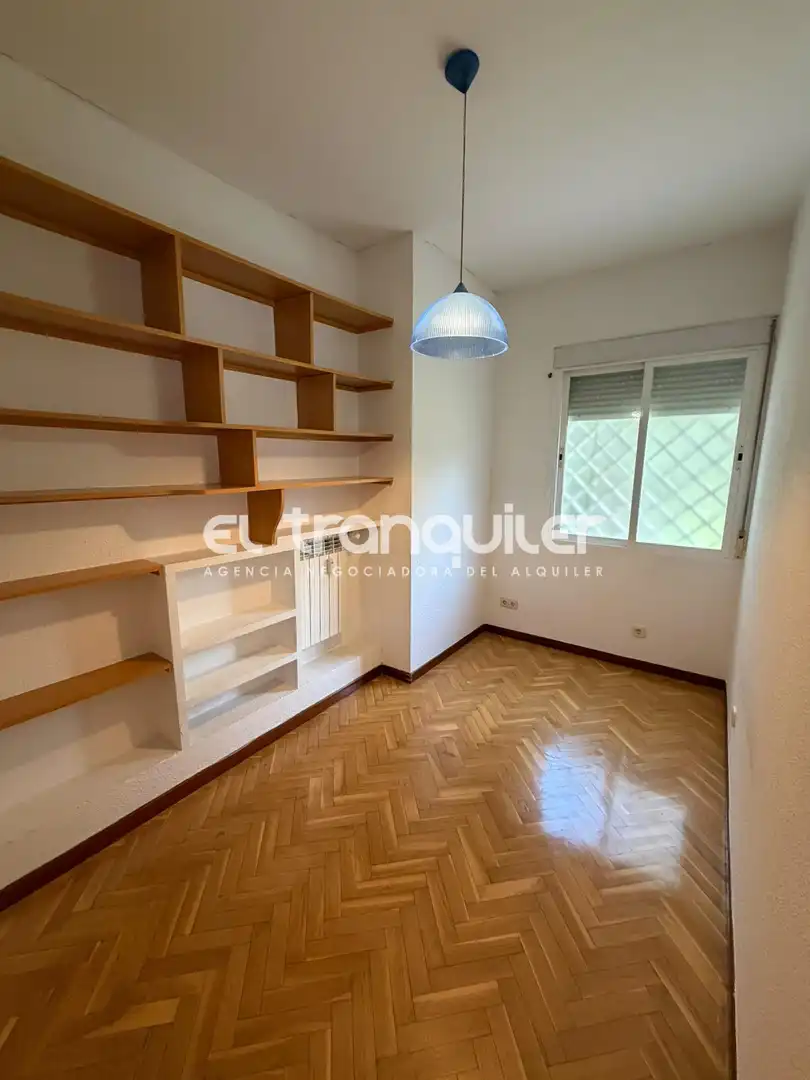 Flat for rent in Madrid  with Air Conditioner, Parquet flooring and Terrace