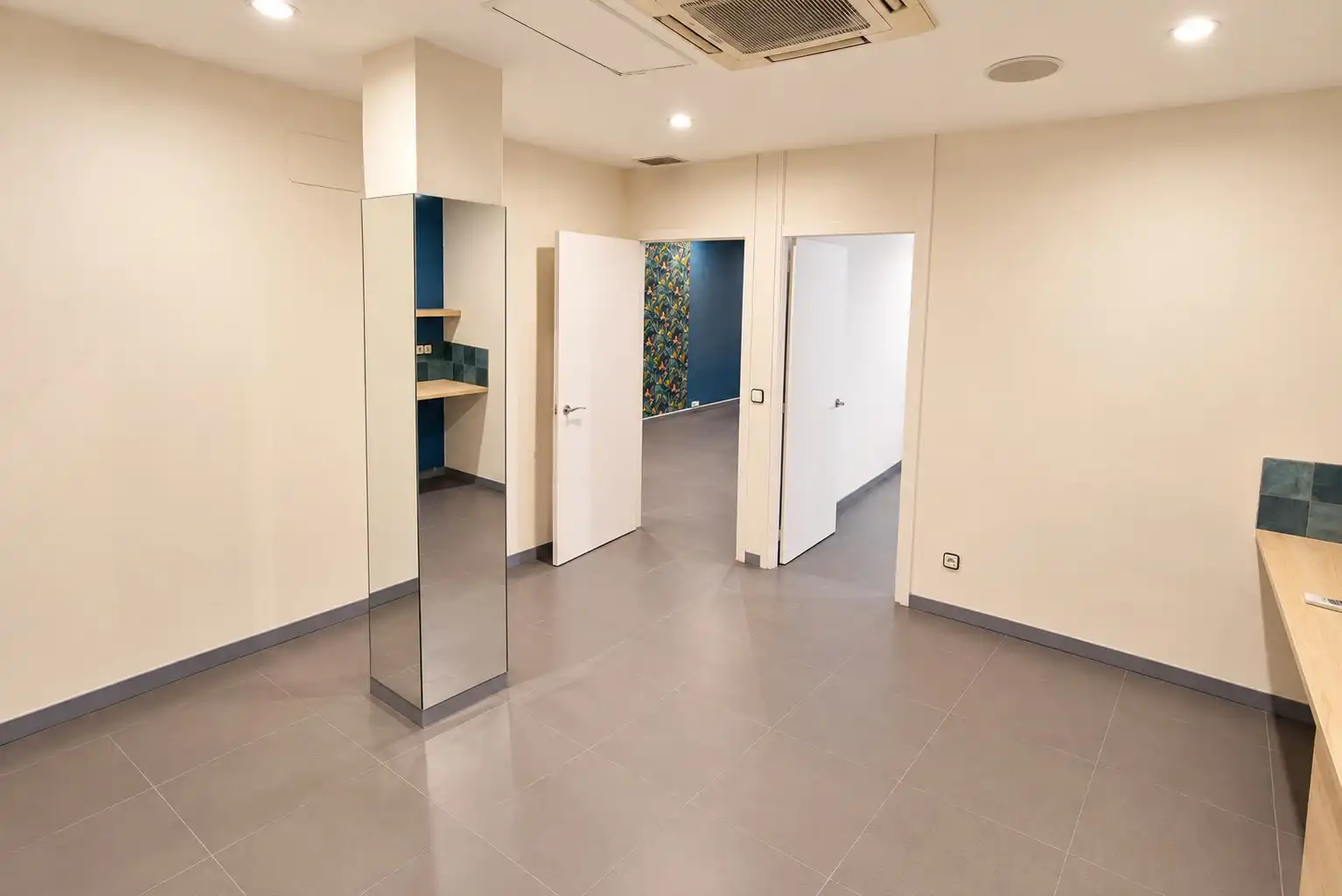 Local comercial en alquiler en Josep Pla, imagen 3