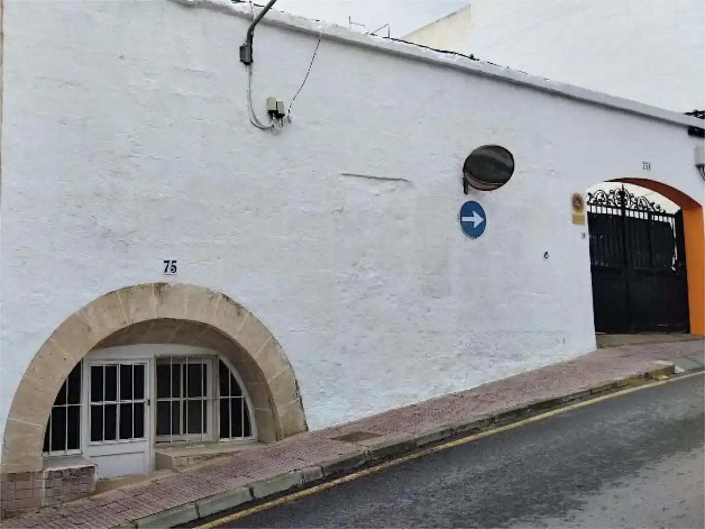 Vista exterior de Planta baixa en venda en Es Castell amb Aire condicionat i Balcó