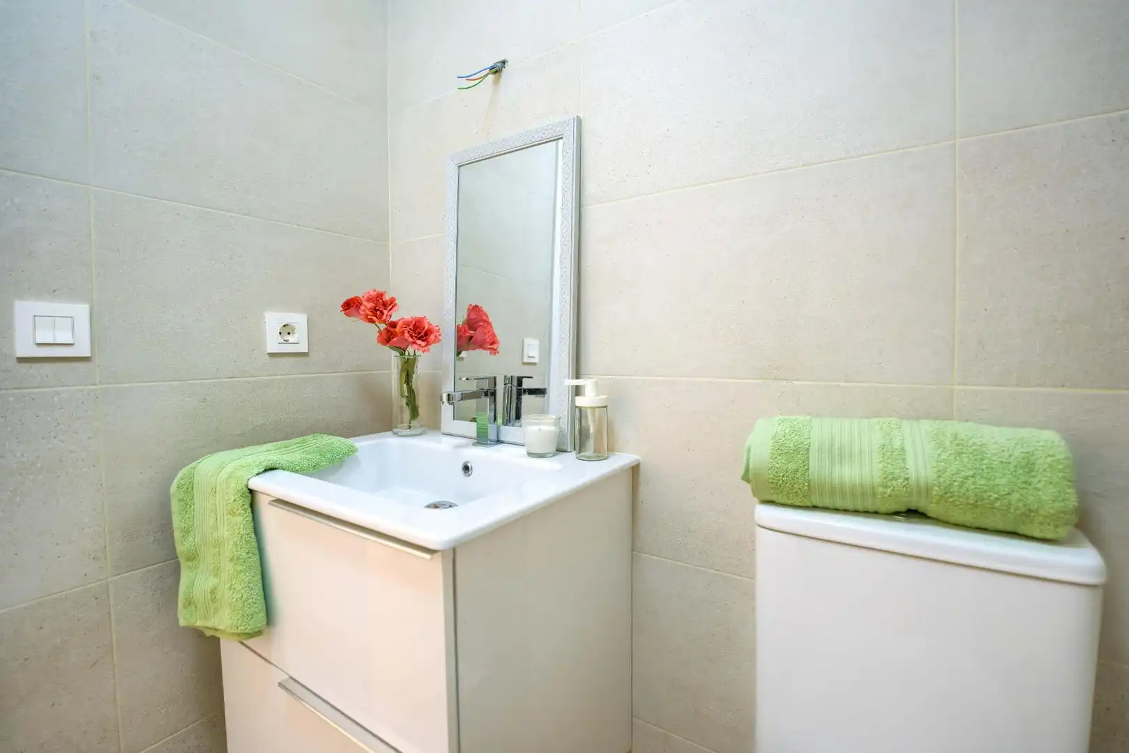 Bathroom of Flat for sale in Sevilla  with Air Conditioner and Terrace