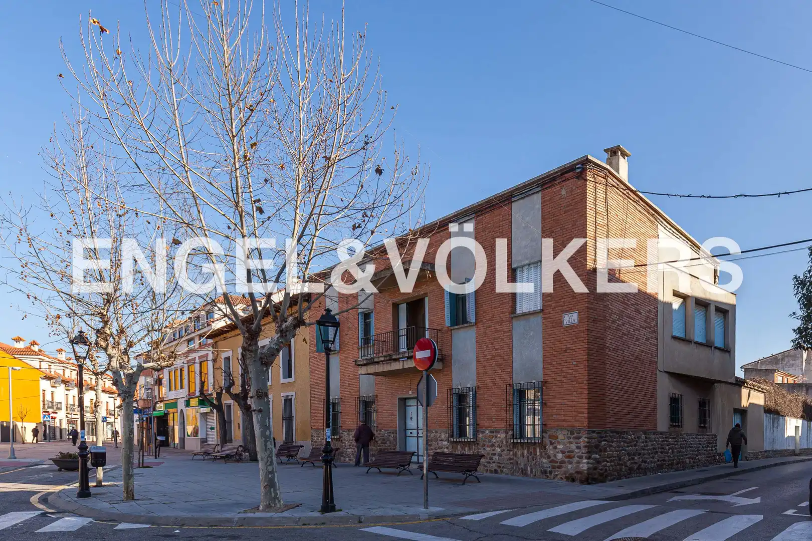 Außenansicht von Einfamilien-Reihenhaus zum Verkauf in Fuente El Saz de Jarama mit Heizung, Privatgarten und Terrasse