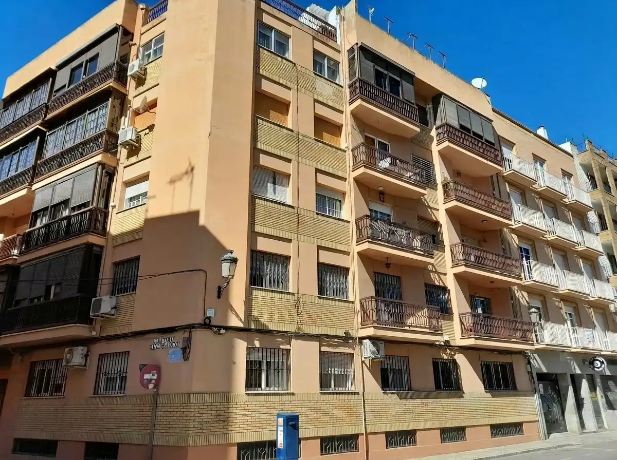 Außenansicht von Wohnung zum Verkauf in Huelva mit Klimaanlage