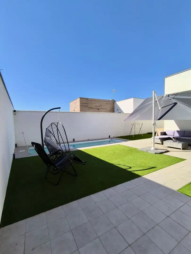 Piscina de Casa o chalet en venta en Umbrete con Aire acondicionado, Parquet y Trastero