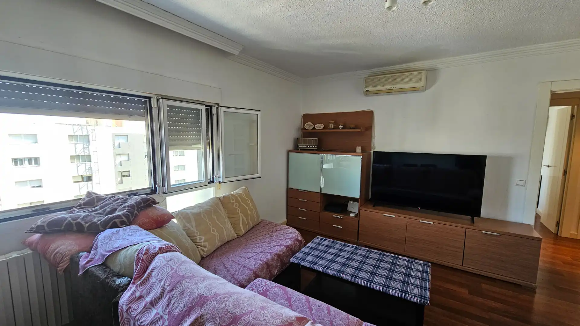 Sala de estar de Piso en venta en Zaragoza con Calefacción y Amueblado