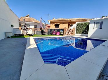 Casa aparellada en venda a Puerto de la Torre - Atabal