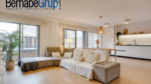 Exclusivo inmueble reformado, con terraza y garaje en zona Font Verda.