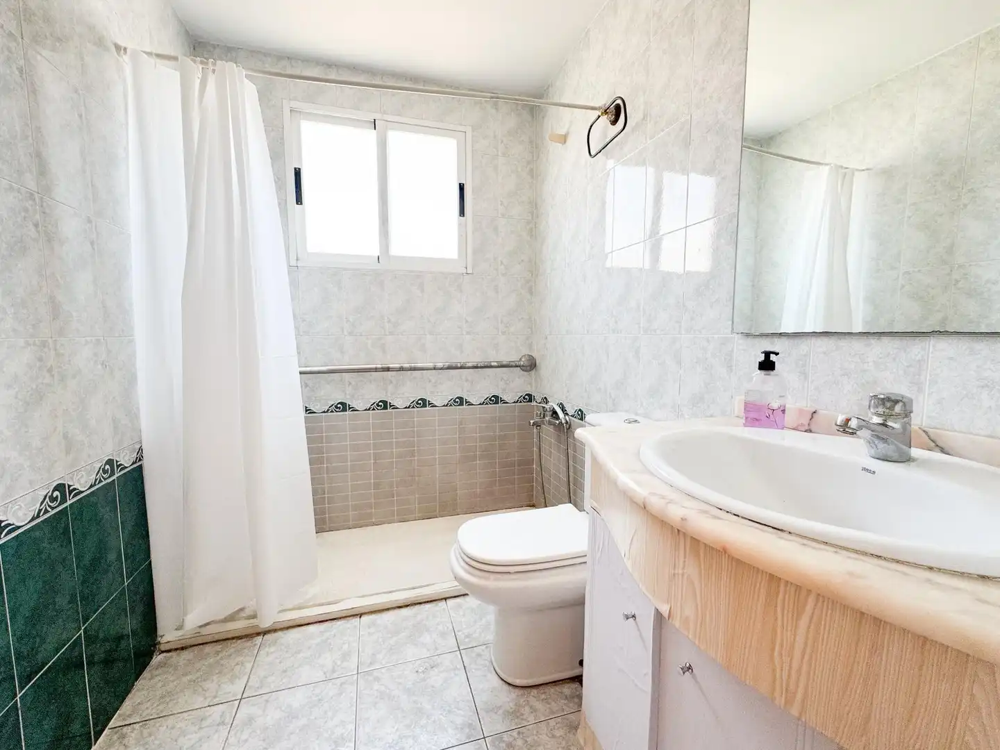 Baño de Piso en venta en Valencia con Aire acondicionado y Balcón