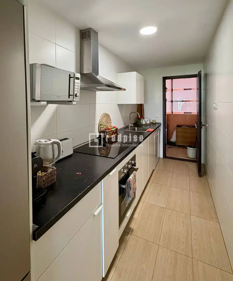 Küche von Wohnung zum Verkauf in Málaga mit Klimaanlage, Heizung und Privatgarten