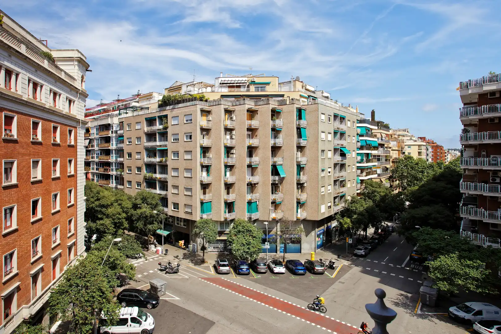 Vista exterior de Piso en venta en Barcelona con Aire acondicionado, Calefacción y Horno