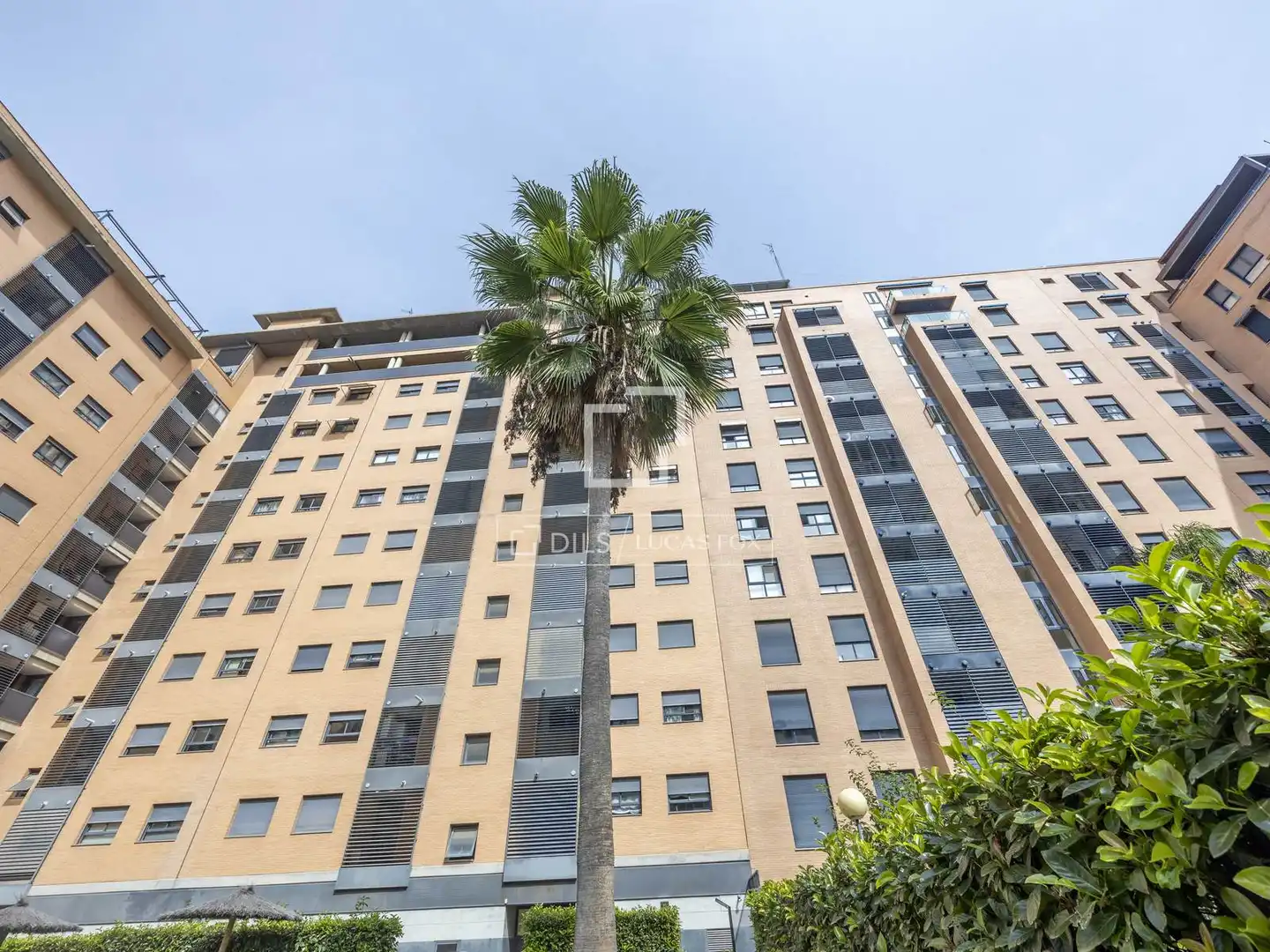 Außenansicht von Wohnung zum Verkauf in Valencia mit Klimaanlage, Heizung und Privatgarten