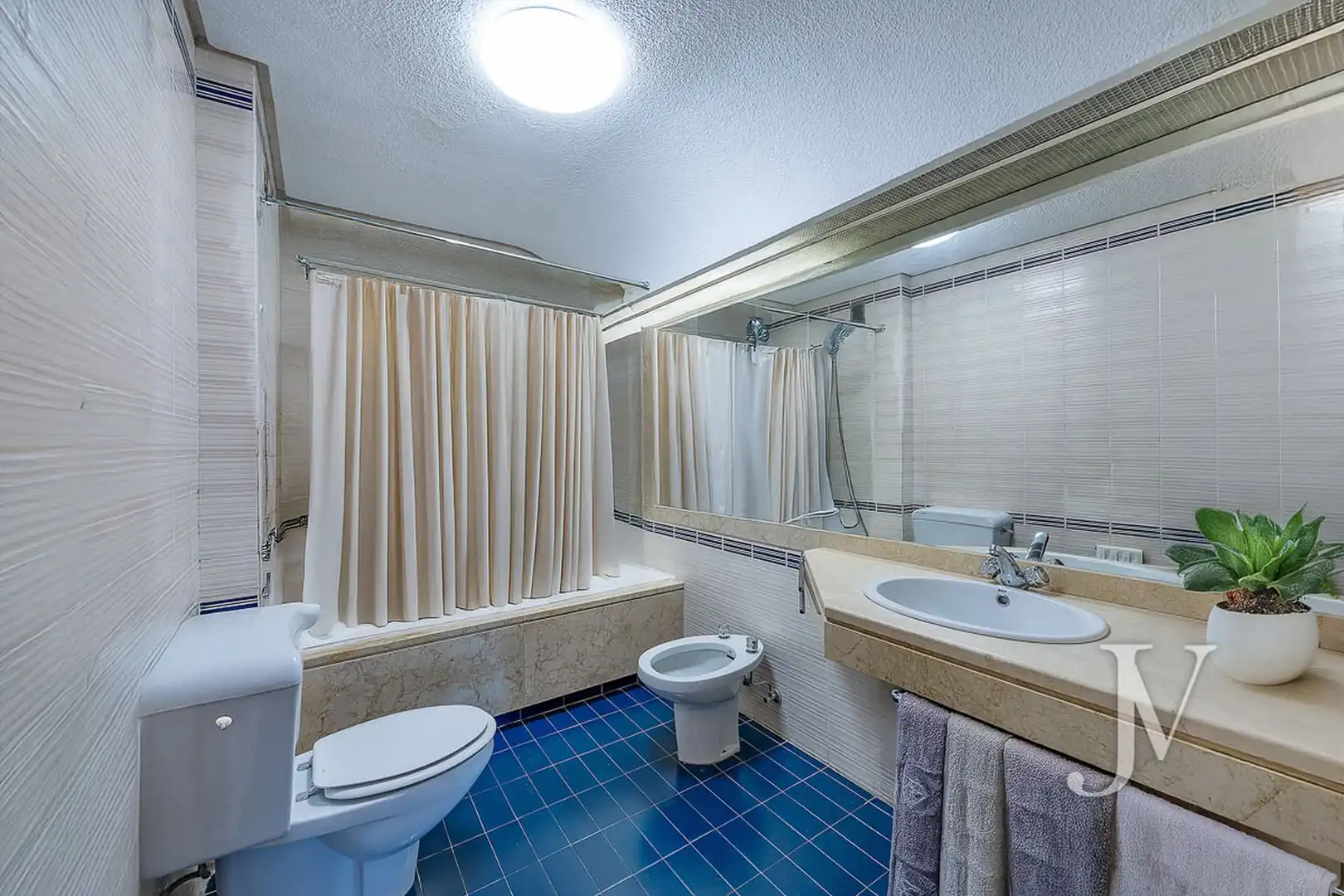 Baño de Piso en venta en Madrid con Calefacción, Terraza y Piscina comunitaria