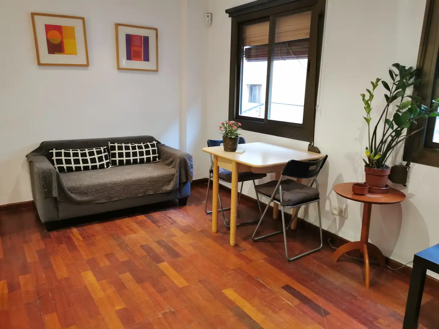 Sala d'estar de Pis en venda en Barcelona amb Aire condicionat, Parquet i Moblat