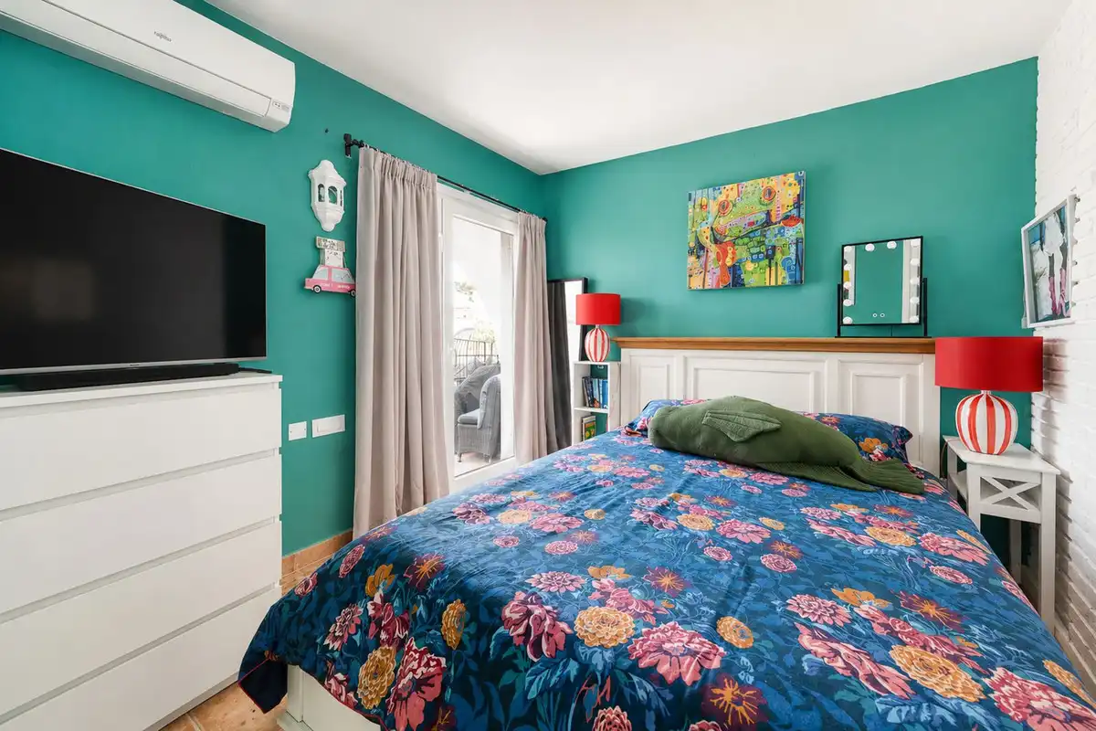Habitación de Casa adosada en venta en Estepona con Aire acondicionado, Jardín privado y Terraza