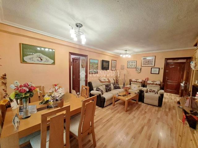 Piso en Venta en Reyes
