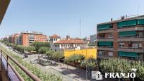 Vista exterior de Àtic en venda en Barberà del Vallès amb Aire condicionat i Terrassa