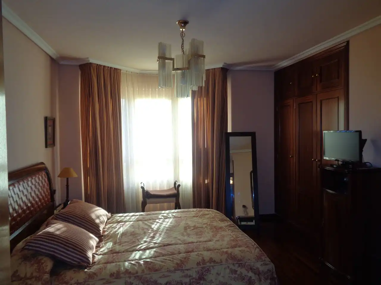 Habitación de Casa adosada en venta en Haro con Calefacción, Jardín privado y Terraza