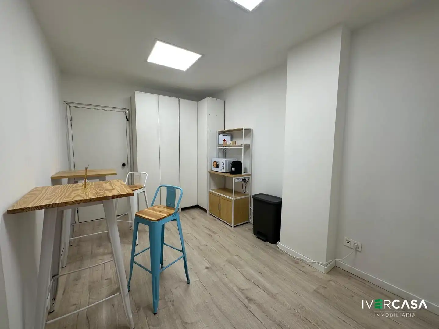Küche von Büro zur Miete in Granada mit Klimaanlage und Heizung