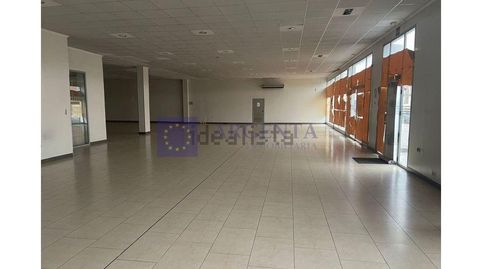 Foto 4 von Fabrikhallen zur Miete in Avenida de la Constitucion, La Cañada, Cáceres Capital