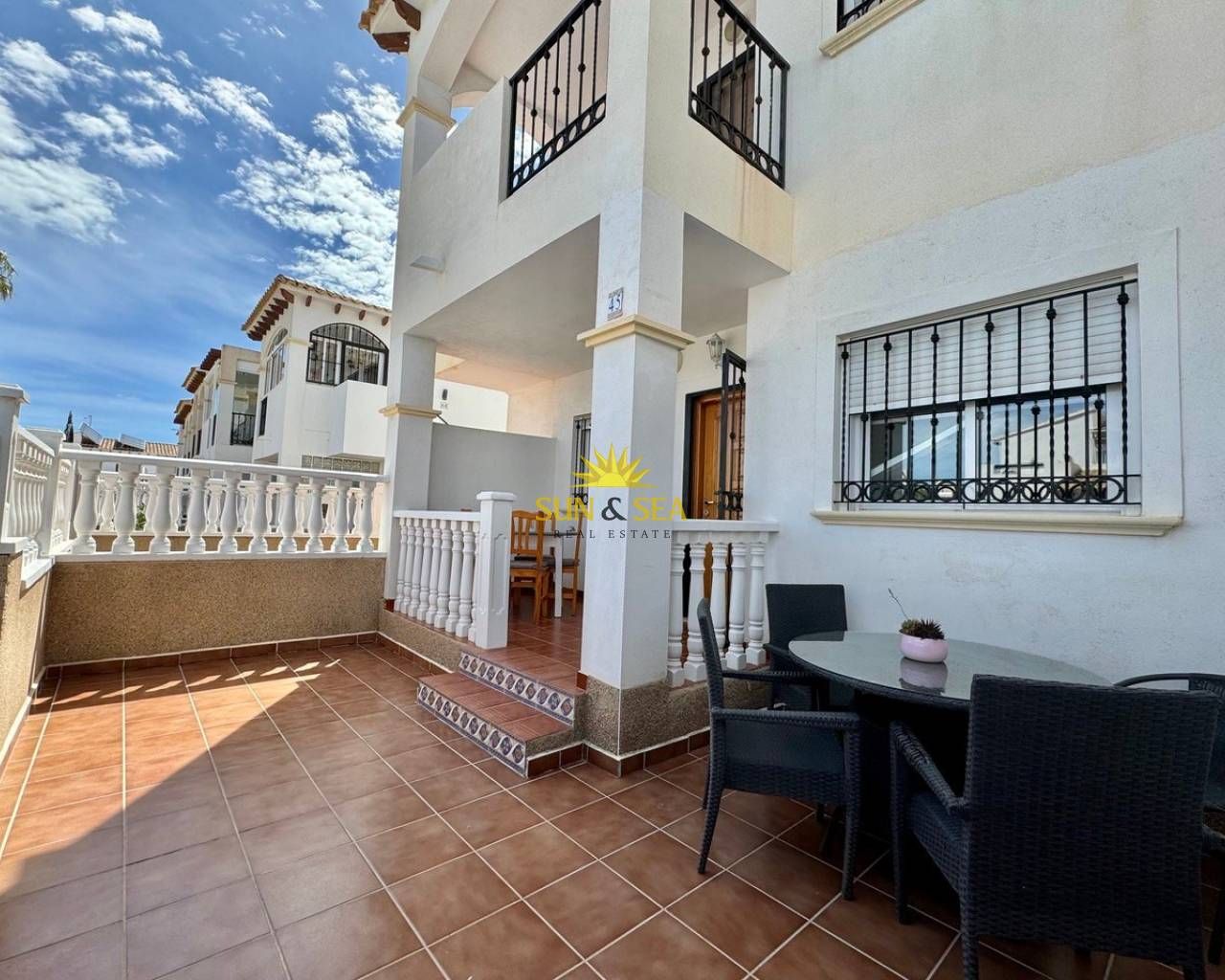 Vista exterior de Casa o xalet de lloguer en Orihuela amb Aire condicionat, Calefacció i Jardí privat