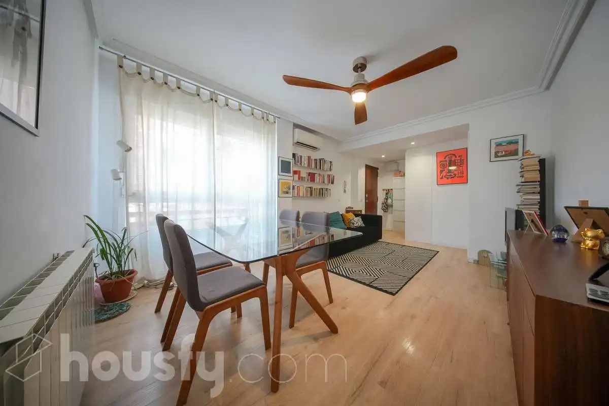 Sala d'estar de Pis en venda en Madrid amb Aire condicionat, Calefacció i Balcó