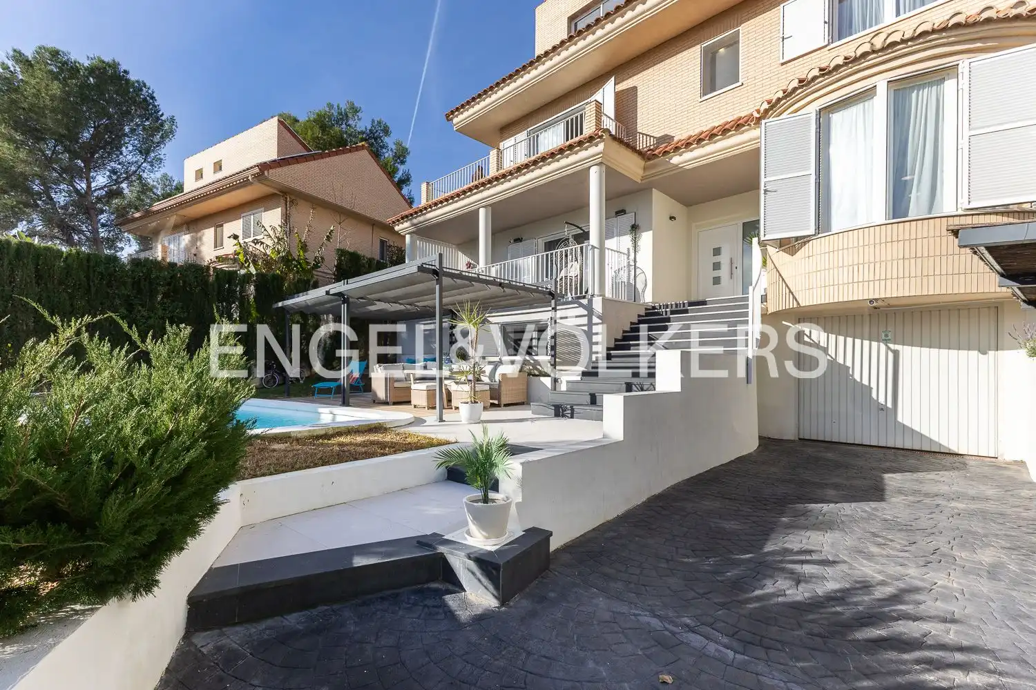 Exterior view of Houses for sale in Chiva  with Air Conditioner, Heating and Private garden