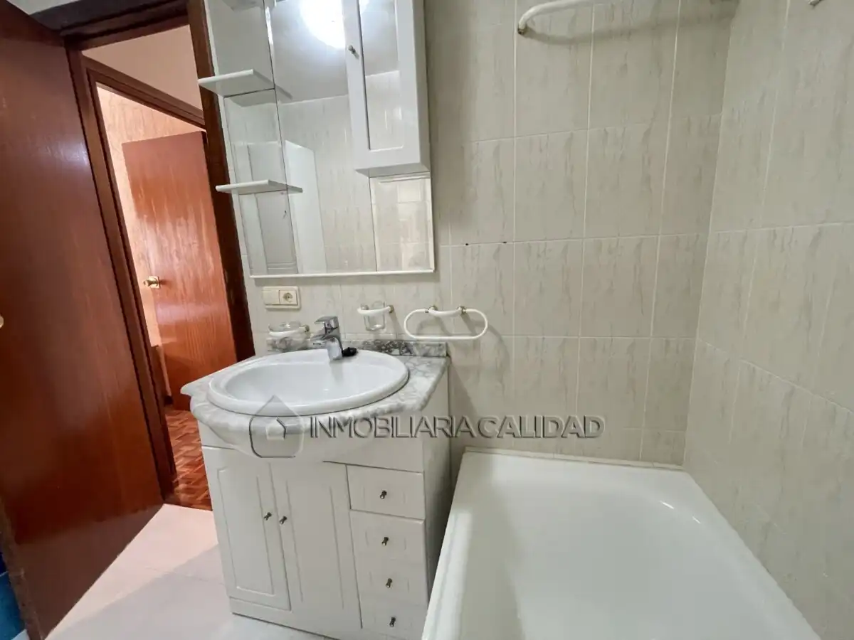 Bathroom of Flat for rent in Burgos  with Heating and Furnished