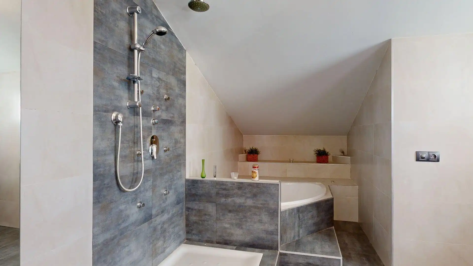 Badezimmer von Haus oder Chalet zum Verkauf in Nuez de Ebro mit Klimaanlage, Heizung und Privatgarten