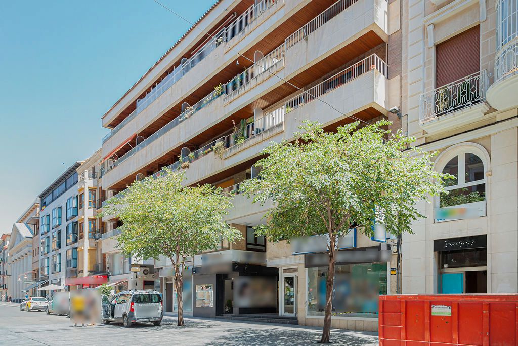 Vista exterior de Local en venda en  Huesca Capital