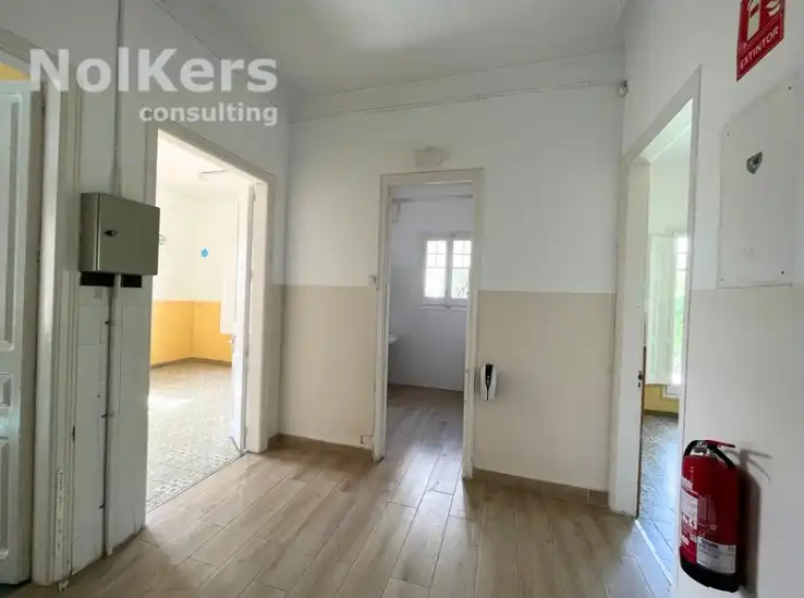 Dormitori de Oficina de lloguer en Barcelona amb Calefacció i Terrassa
